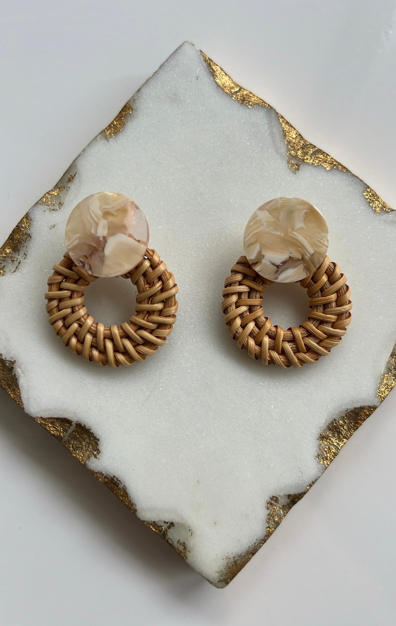COASTAL HOOP TWIST