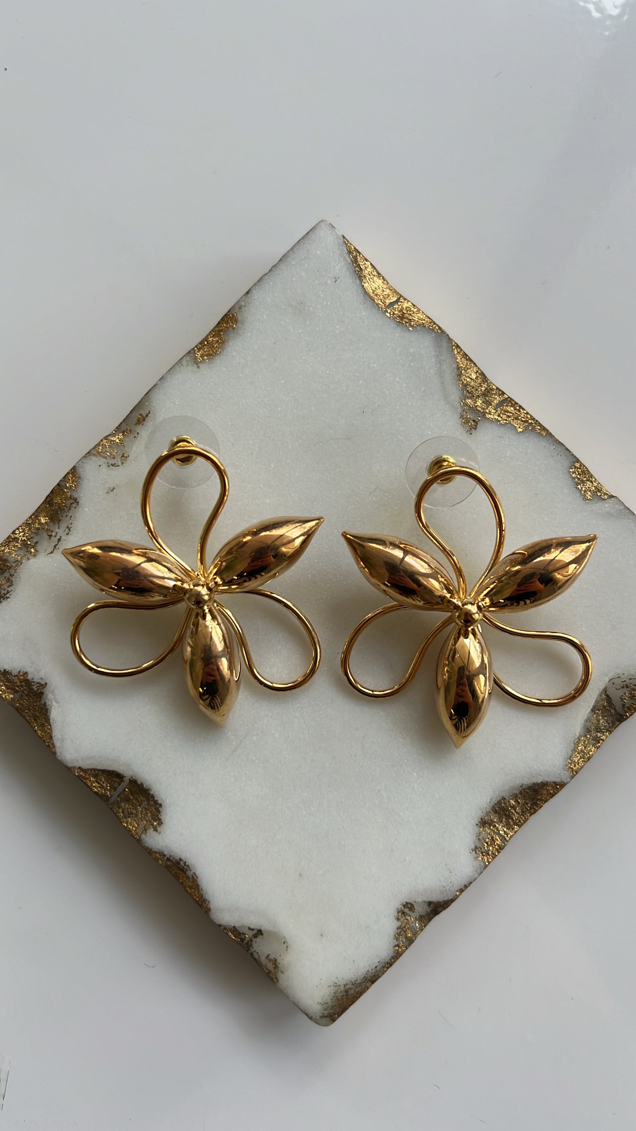LEAF RIBBON HOOPS