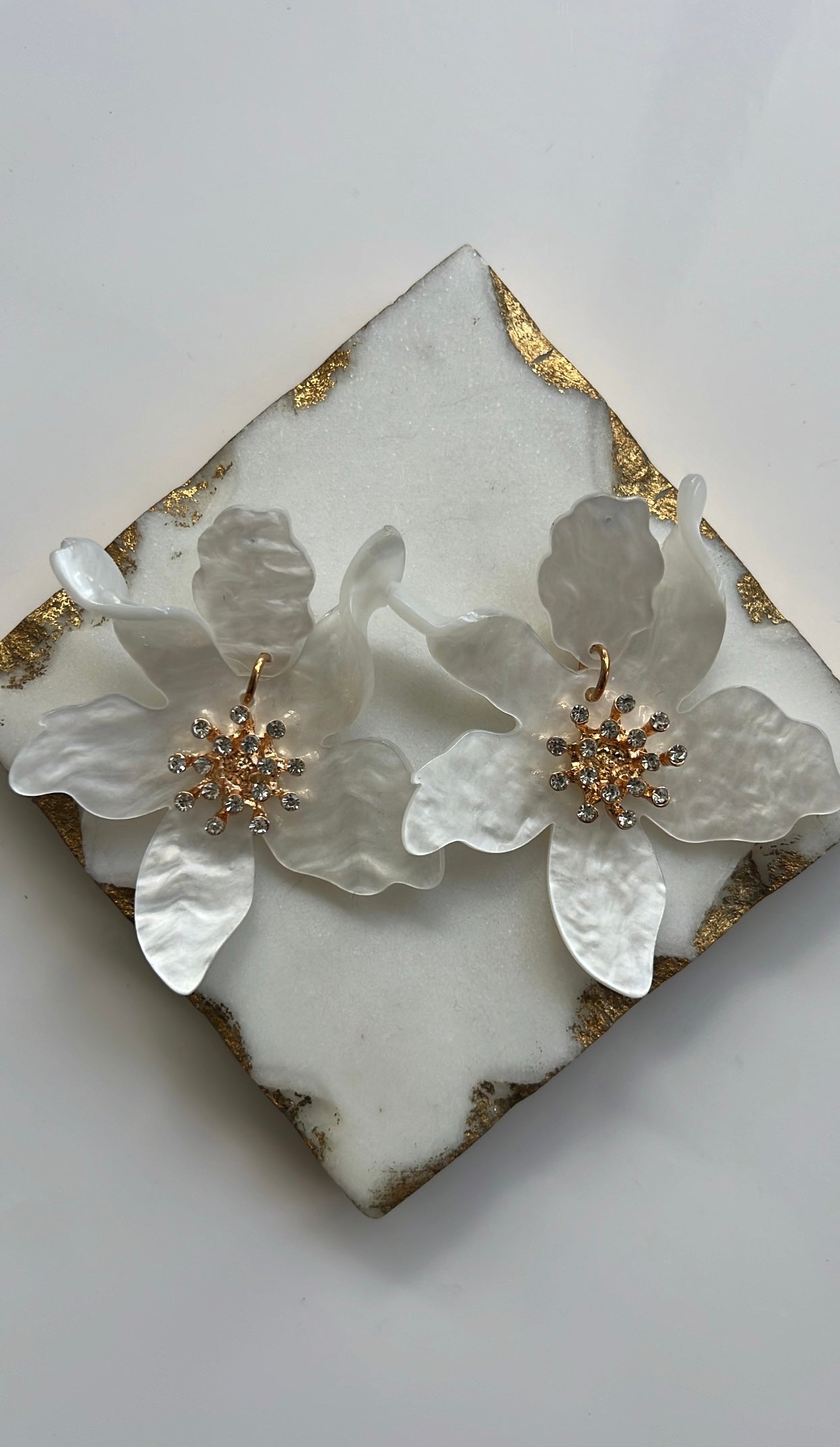 WHITE ORCHID LUXE